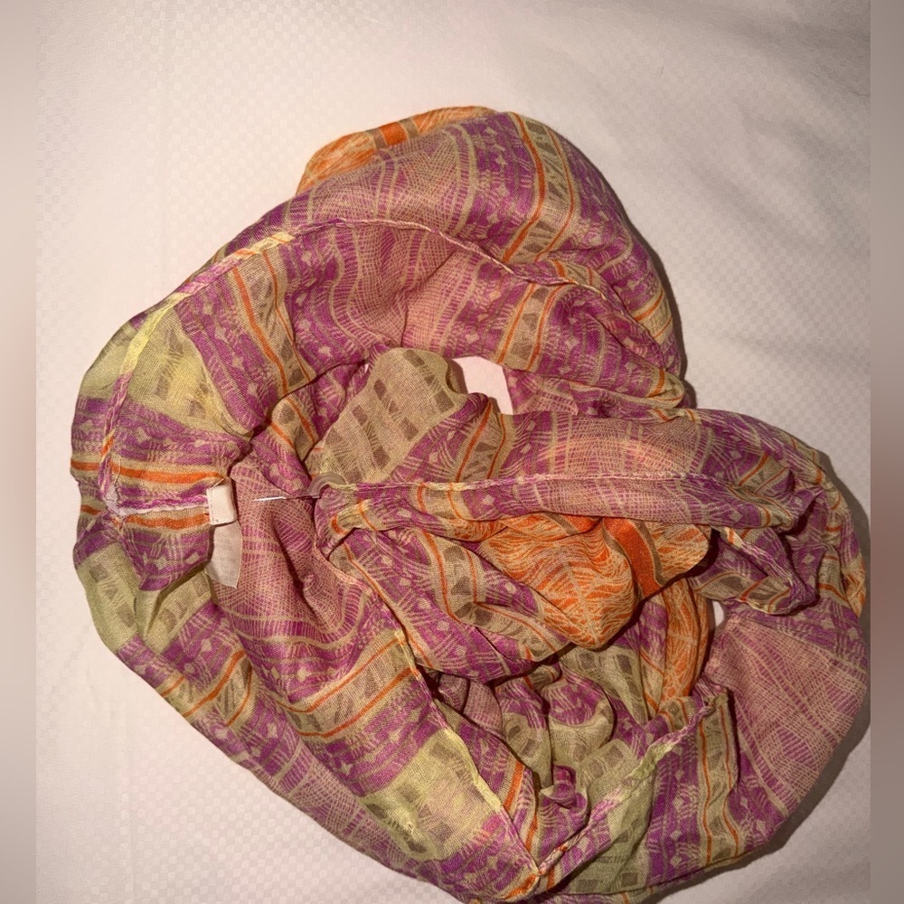 Francesca's Collections Pink and Green Boho Print Infinity Scarf – NWT
